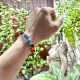 Pulsera Elástica Piedra Volcanica 7 Chakras con charm Mano Fatima 6 mm