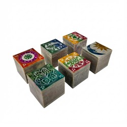 Caja Cuadrada de Piedra Artesana con Símbolos Espirituales
